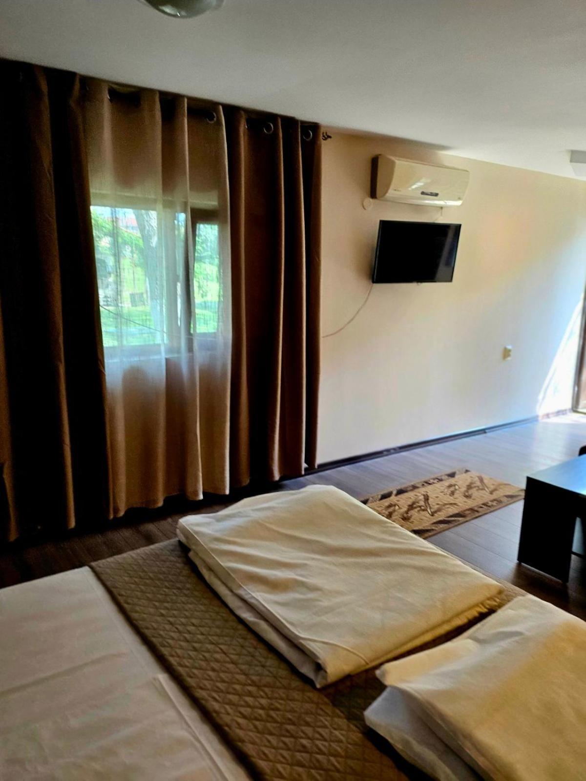 Orehite-Family Hotel ,Food & Pool Bozhichen Luaran gambar