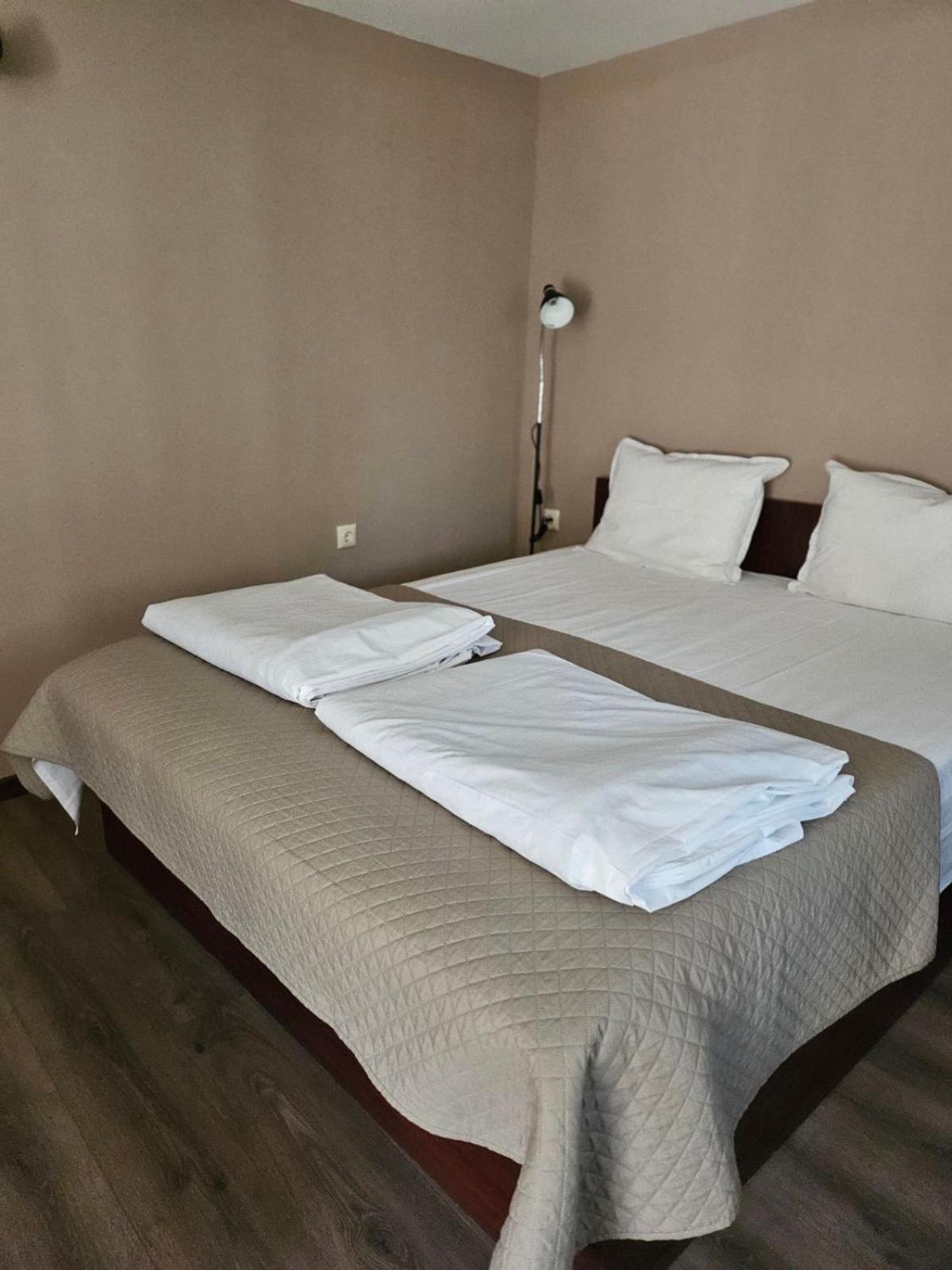 Orehite-Family Hotel ,Food & Pool Bozhichen Luaran gambar