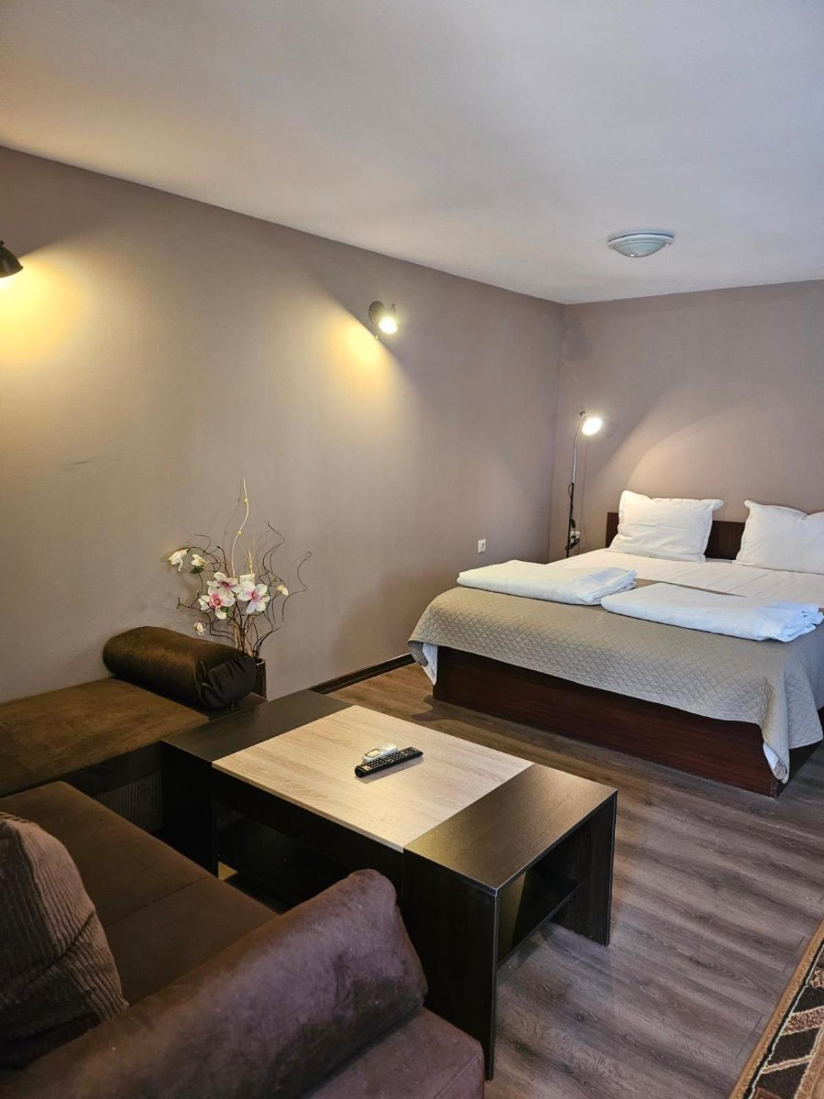 Orehite-Family Hotel ,Food & Pool Bozhichen Luaran gambar
