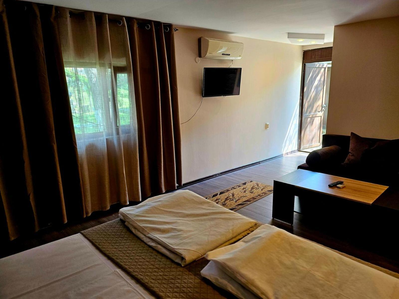 Orehite-Family Hotel ,Food & Pool Bozhichen Luaran gambar