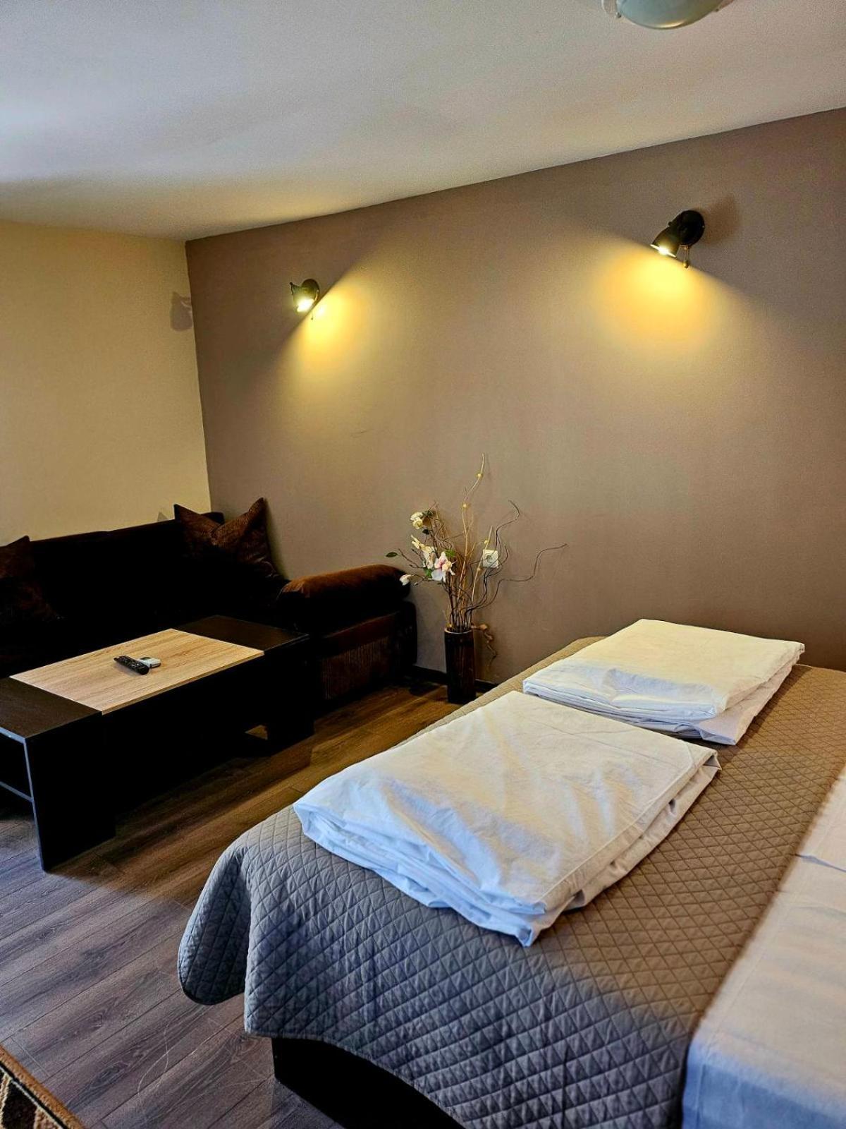 Orehite-Family Hotel ,Food & Pool Bozhichen Luaran gambar
