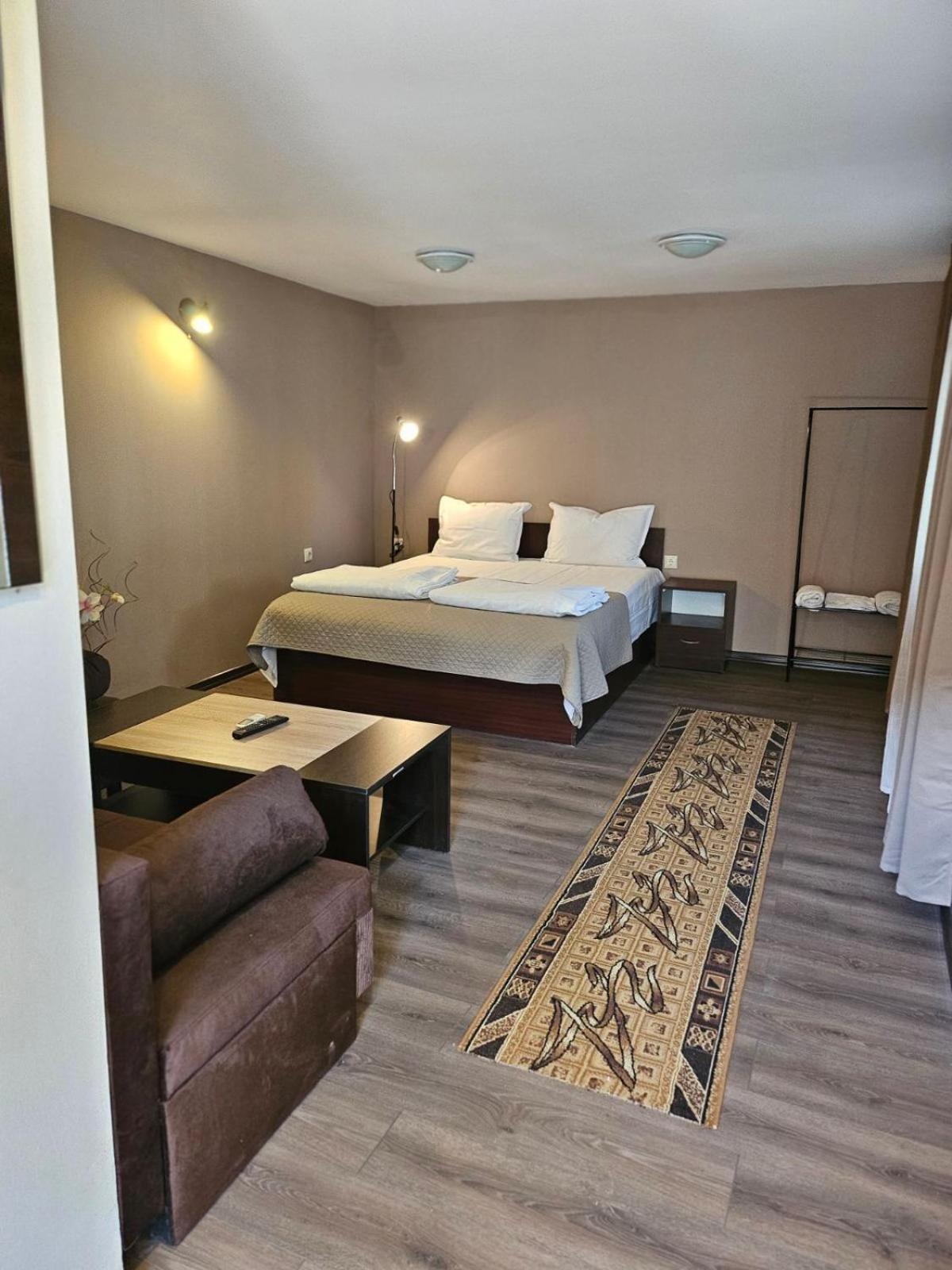 Orehite-Family Hotel ,Food & Pool Bozhichen Luaran gambar