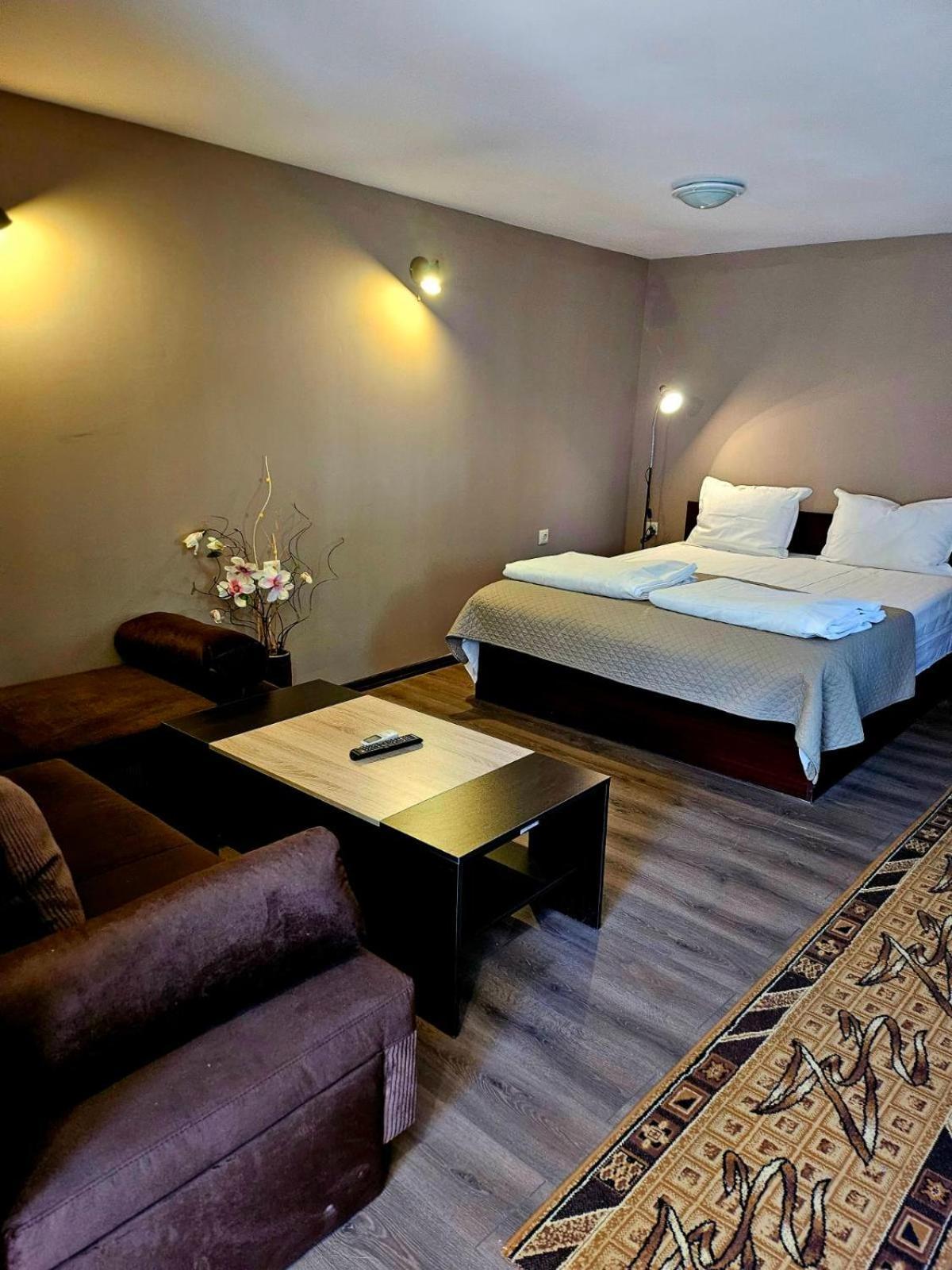 Orehite-Family Hotel ,Food & Pool Bozhichen Luaran gambar