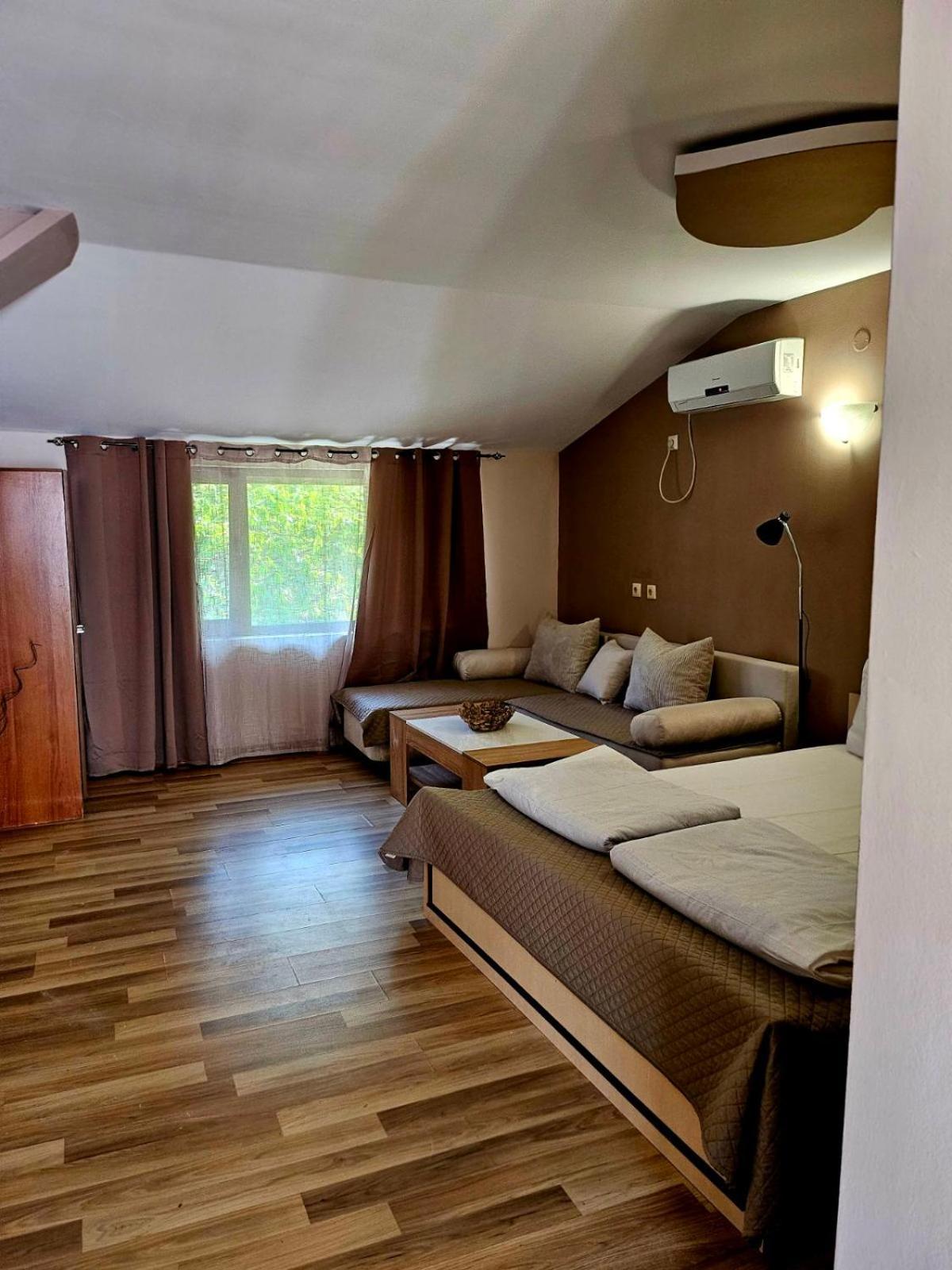 Orehite-Family Hotel ,Food & Pool Bozhichen Luaran gambar