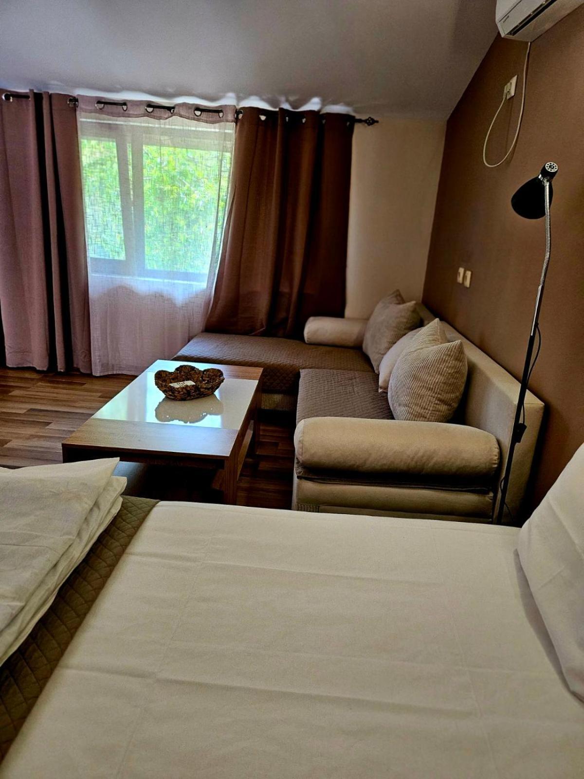 Orehite-Family Hotel ,Food & Pool Bozhichen Luaran gambar