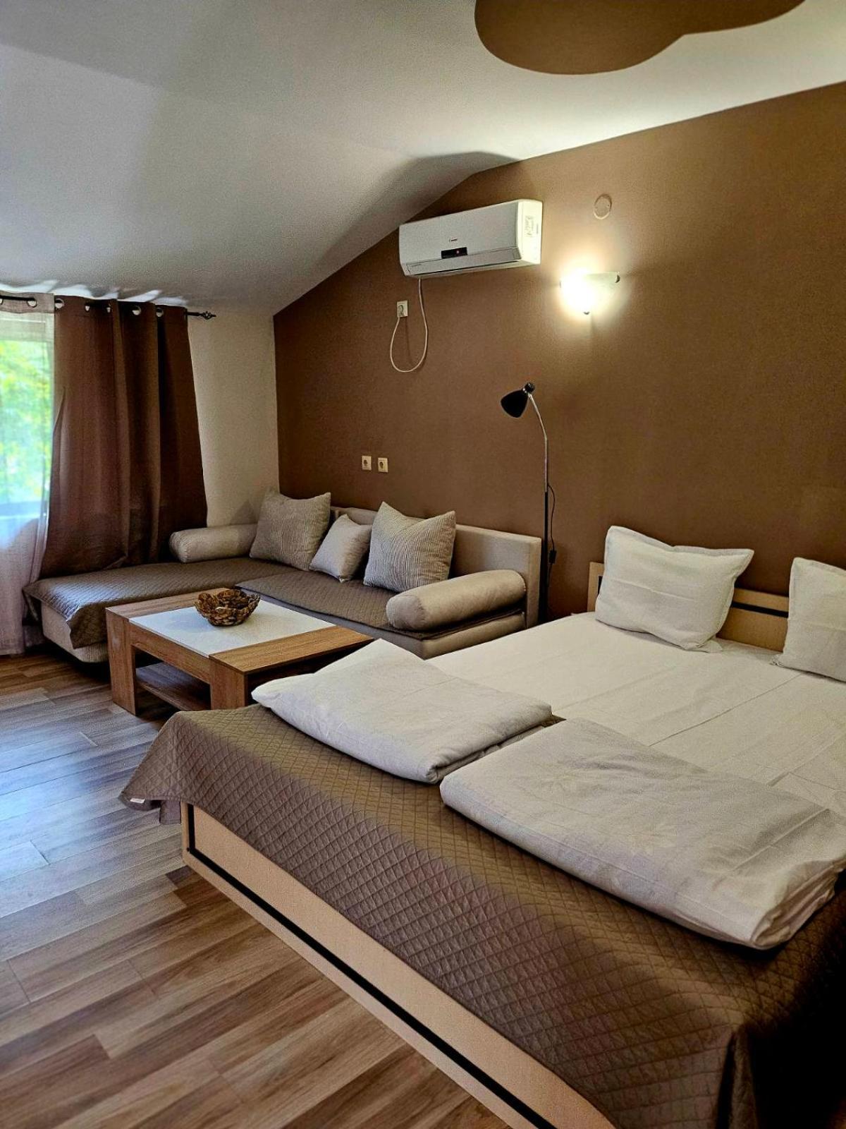 Orehite-Family Hotel ,Food & Pool Bozhichen Luaran gambar