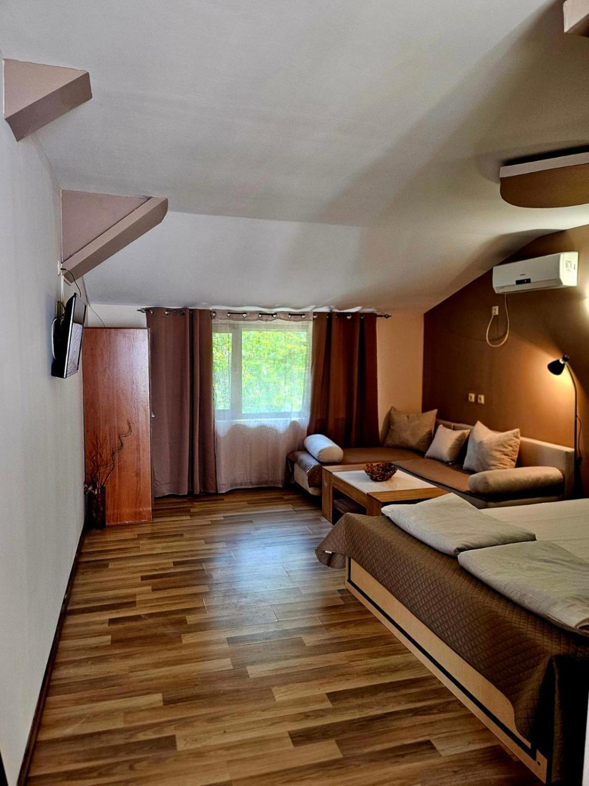 Orehite-Family Hotel ,Food & Pool Bozhichen Luaran gambar