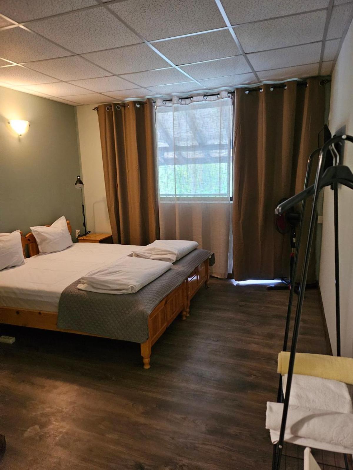 Orehite-Family Hotel ,Food & Pool Bozhichen Luaran gambar