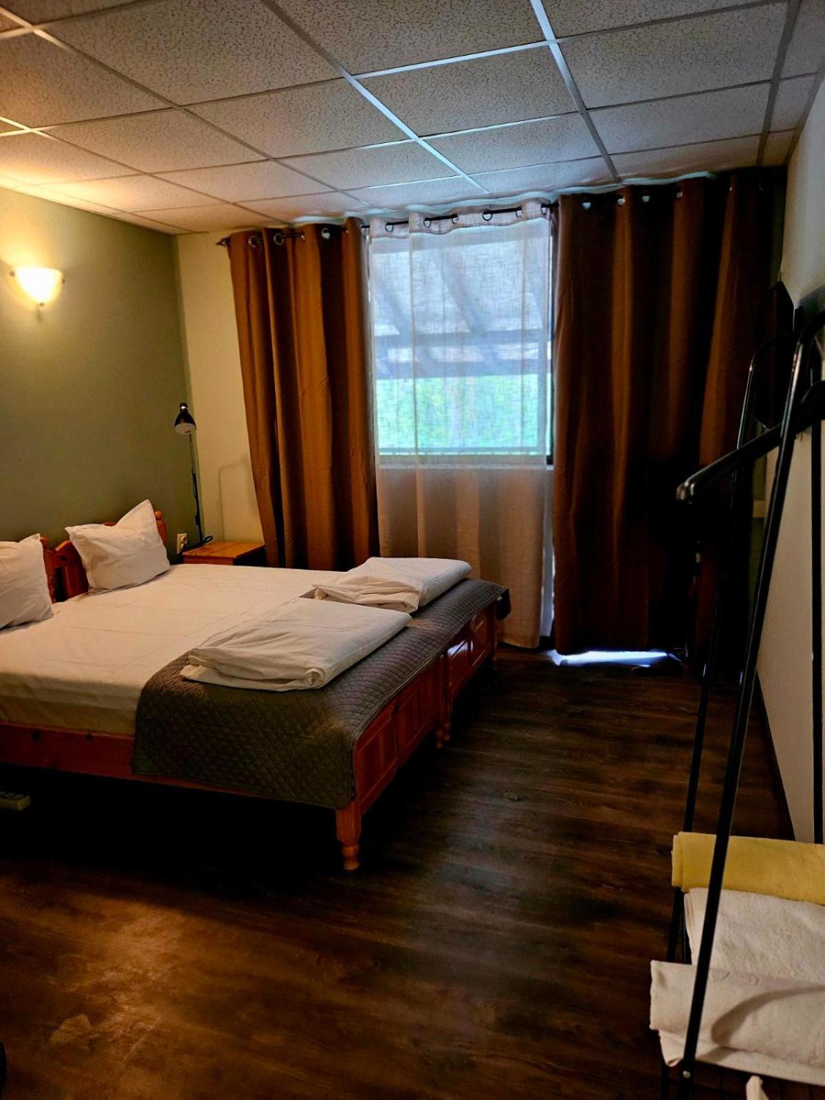 Orehite-Family Hotel ,Food & Pool Bozhichen Luaran gambar