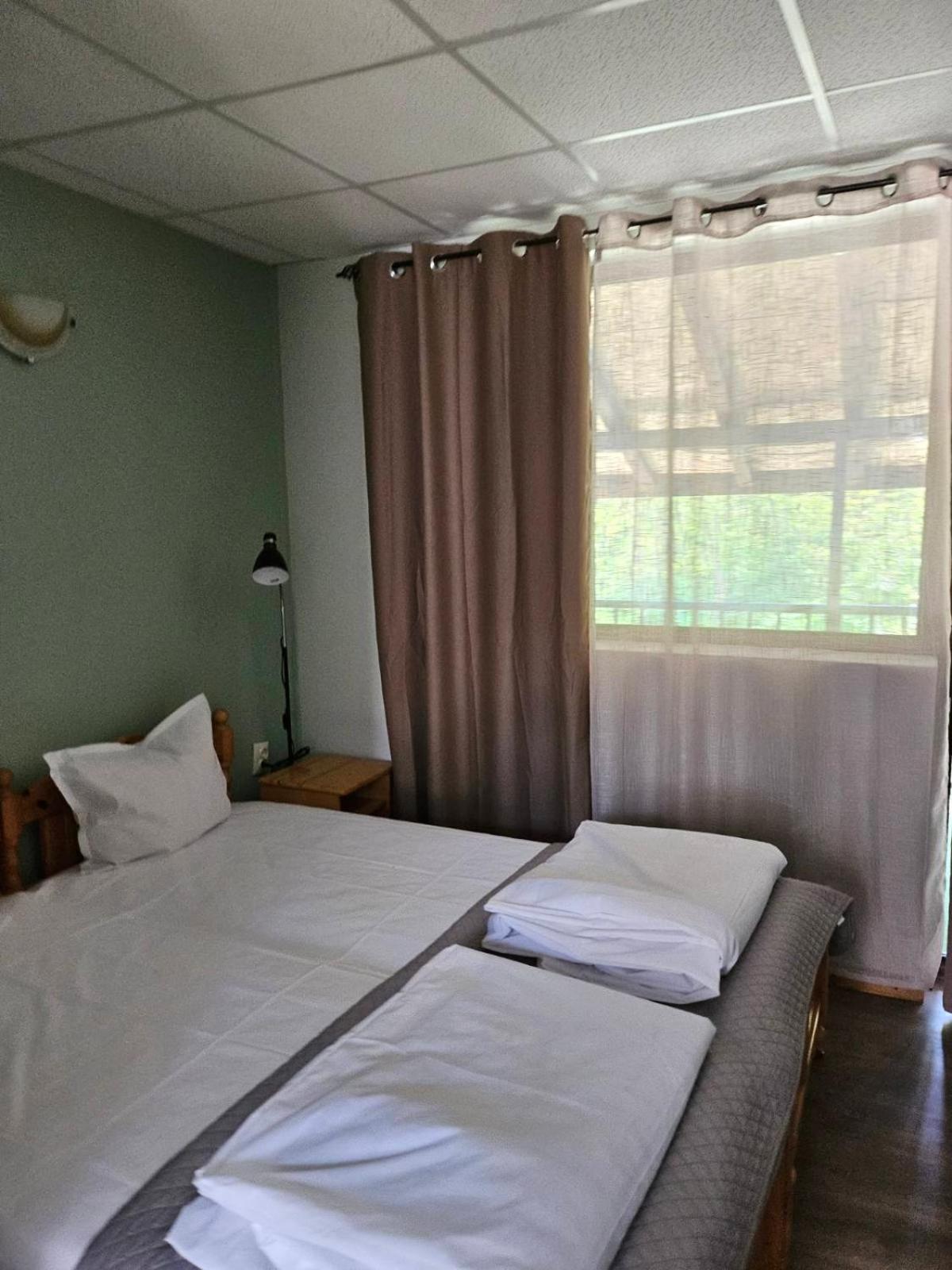 Orehite-Family Hotel ,Food & Pool Bozhichen Luaran gambar