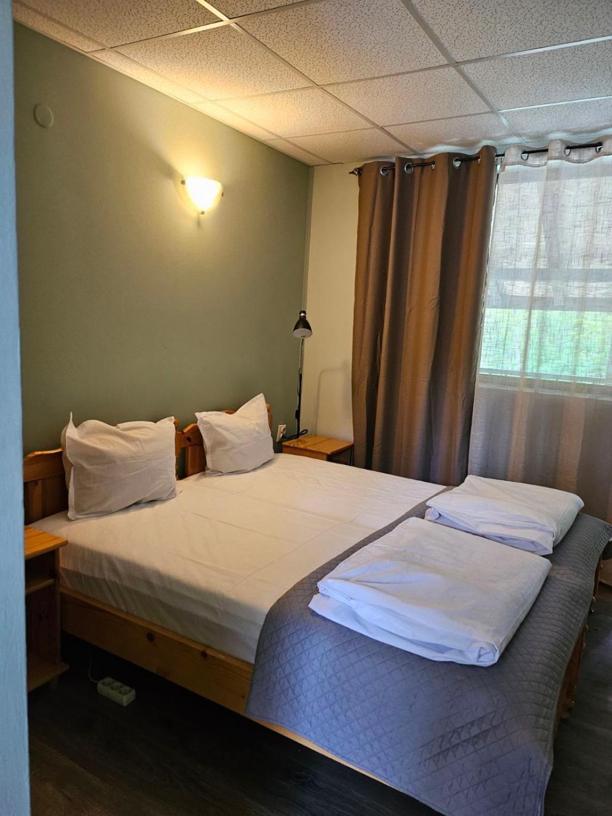 Orehite-Family Hotel ,Food & Pool Bozhichen Luaran gambar