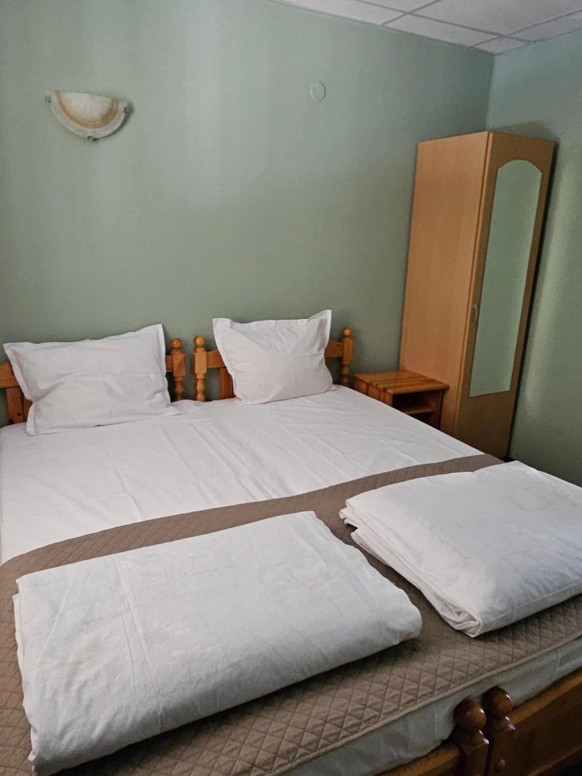 Orehite-Family Hotel ,Food & Pool Bozhichen Luaran gambar